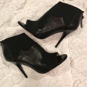 L.A.M.B. Women’s Deedra Boot, Black Size 8